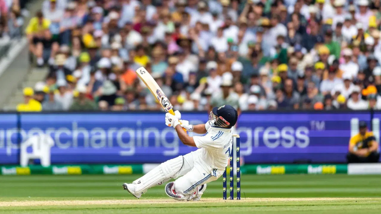 ‘Stupid, stupid, stupid’ – Gavaskar criticises Pant’s shot selection