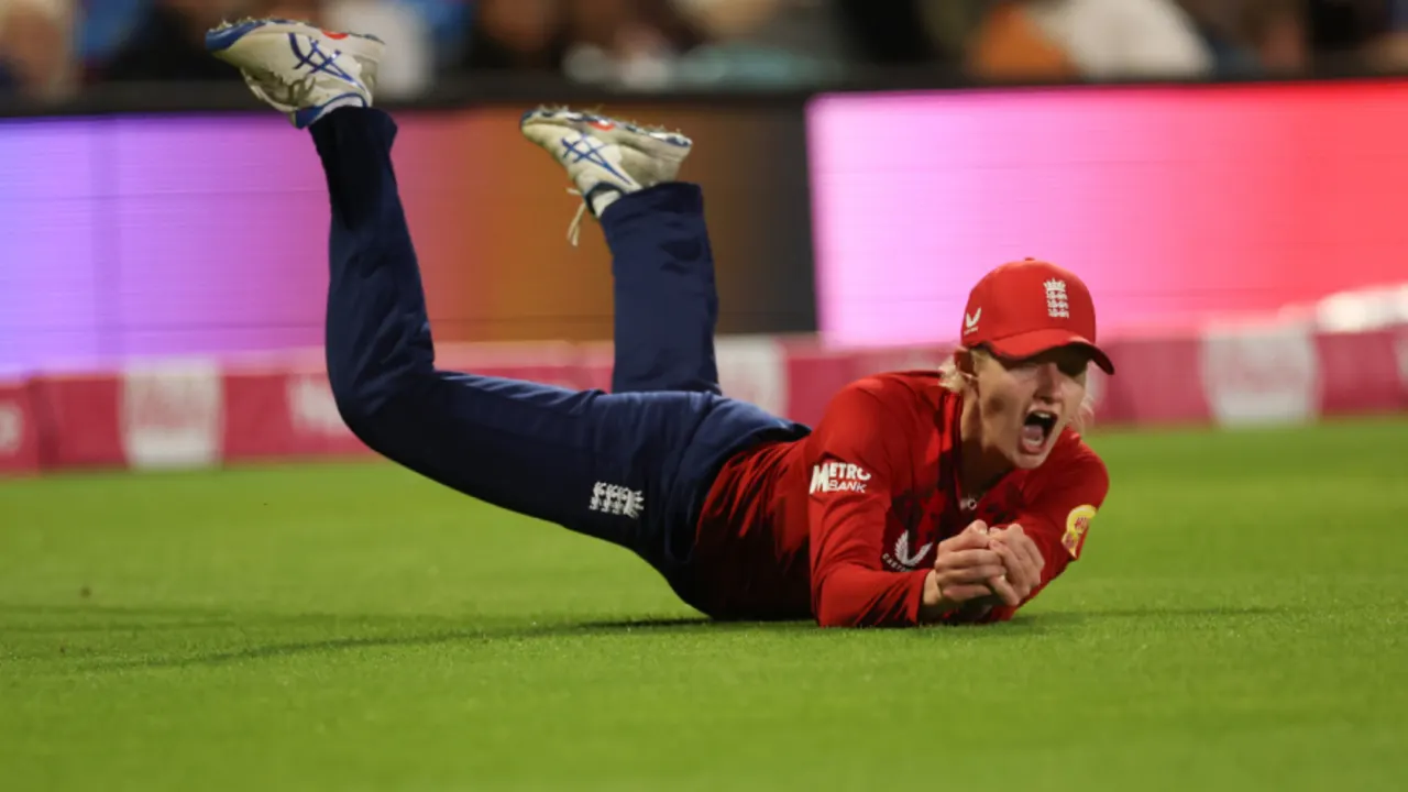 Being World Cup dark horses is a great place for England: Charlie Dean